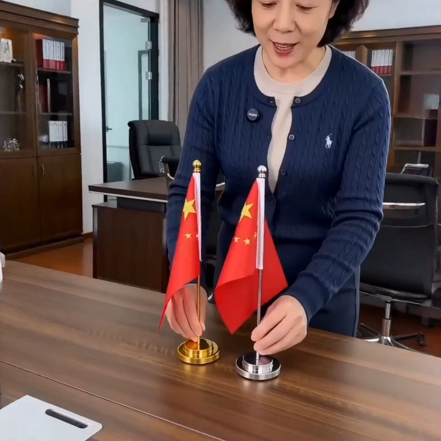 办公桌党旗国旗摆件家用客厅五星红旗桌面摆件会议室正风水装饰品