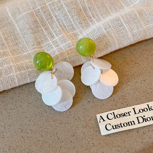 女王空间8.1 超仙气质高级感牛油果耳钉森系清新贝壳流苏百搭耳环