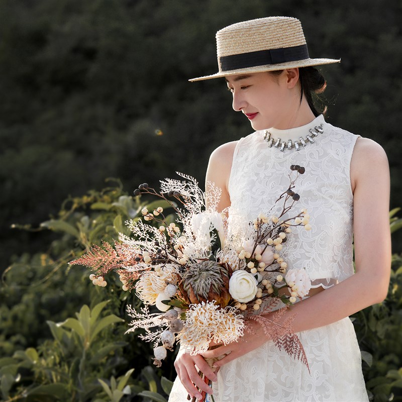 侘寂风婚礼室内餐厅绢花花卉仿真新娘手捧花家居软装摆设