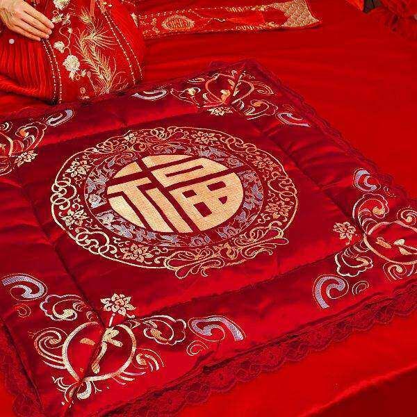 女方结婚用品坐福垫结婚新娘上坐福垫百福刺绣加大坐垫婚房喜被