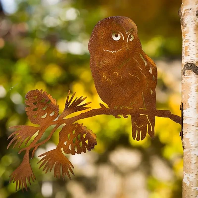 生锈松树枝上的复古锯猫头鹰园林园艺金属艺术树桩树干铁艺装饰品