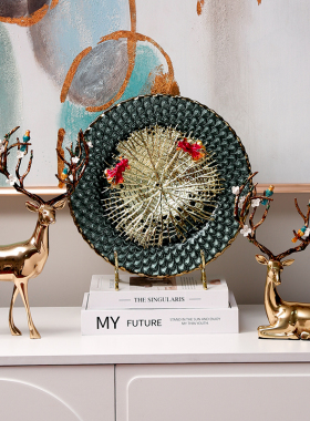 客厅样板房玄关酒店书柜博古架工艺装饰如鱼得水摆盘金属艺术摆件