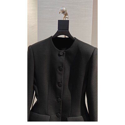 黑色圆领收腰西服外套2024秋季百搭简约大气高级感裙摆西装外套女