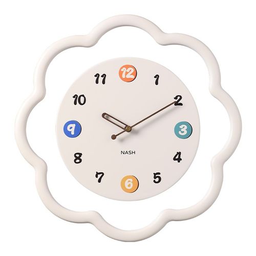 奶油风钟表挂钟挂墙2024新款创意餐桌云朵艺术家用免打孔客厅时钟