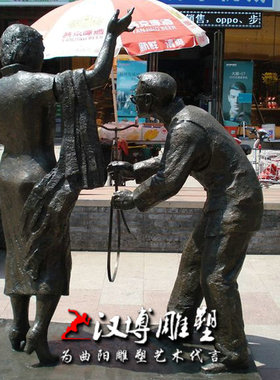 玻璃钢雕塑童趣小孩滚铁环人物雕像广场商业街园林景观雕塑艺术品