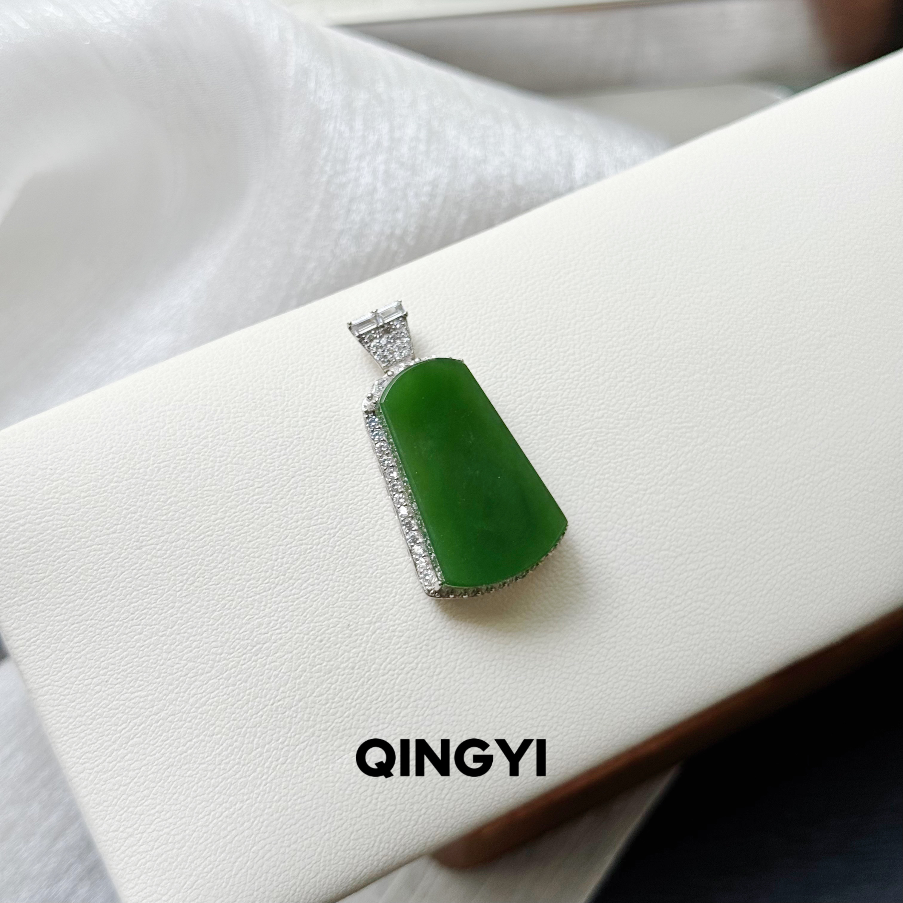天然俄料和田玉碧玉无事牌吊坠s925银女款玉石平安挂件送朋友礼物
