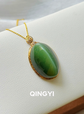 天然俄料和田玉碧玉蛋面吊坠18k金女款菠菜绿玉石挂件送朋友礼物