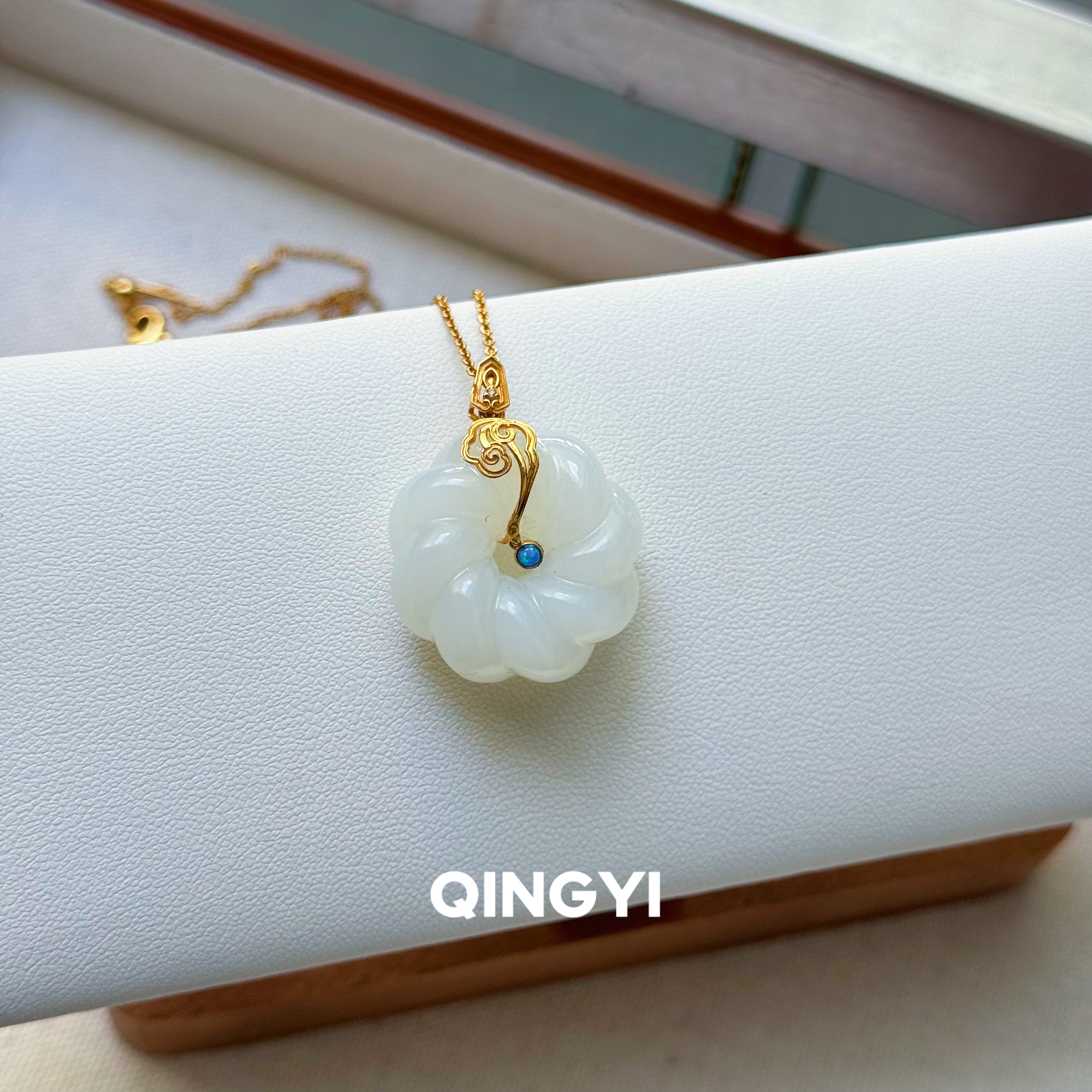 天然新疆和田玉羊脂玉麻花平安扣吊坠18K金镶女款玉石挂件玉坠