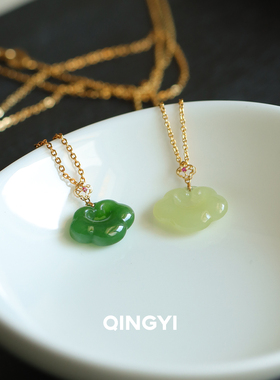18k金和田玉碧玉黄口如意锁吊坠