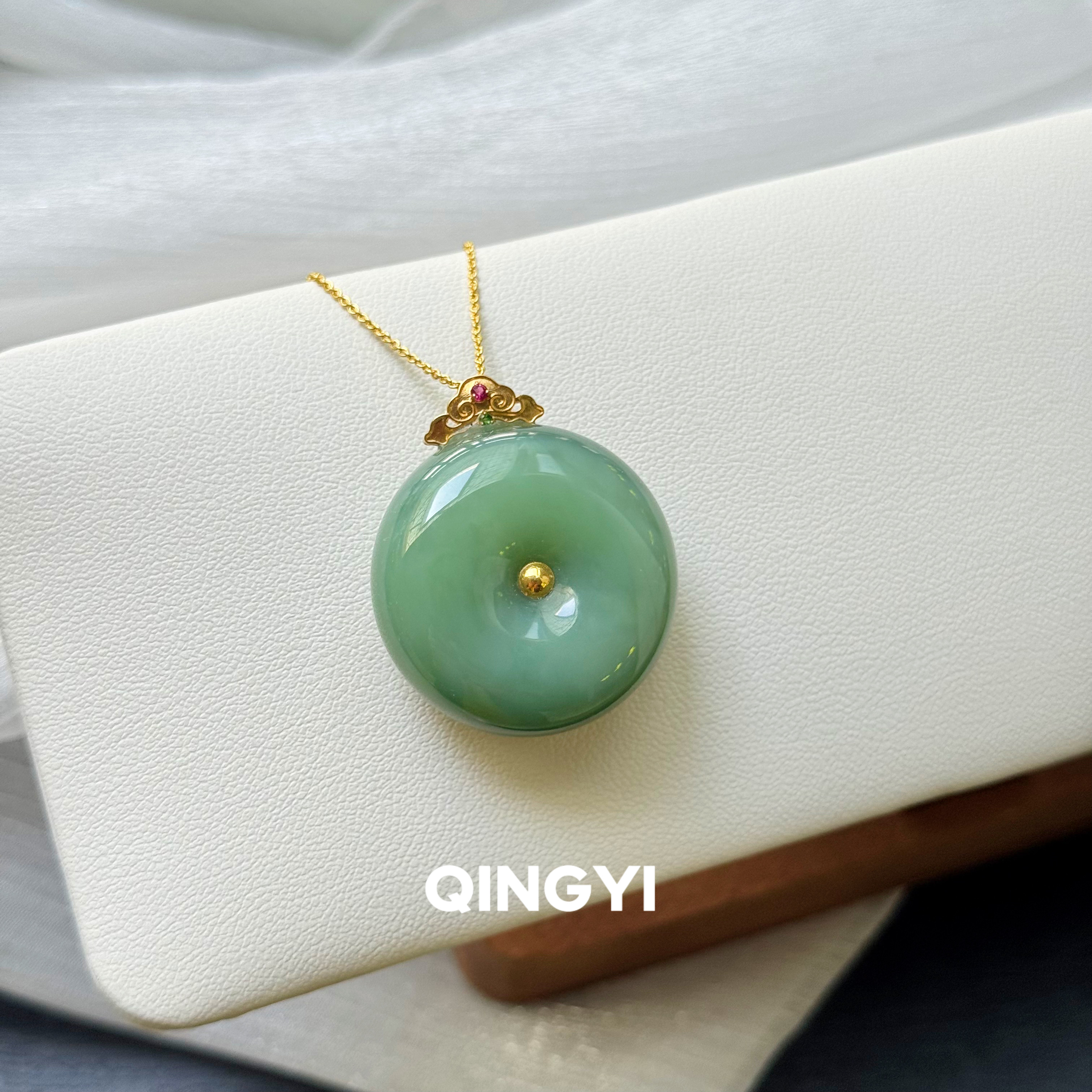 天然俄料和田玉碧玉粉青平安扣吊坠18k金女款玉石挂件送朋友礼物