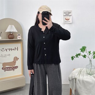 大码修身V领长袖t恤女2024春秋季新款胖mm显瘦设计感纽扣短款上衣