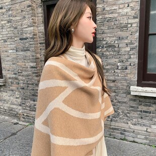 2024秋冬女士加厚斗篷羊毛双色提花披肩新中式气质外套批风