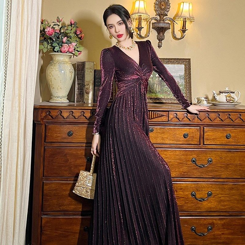 2024年新款女装小众轻礼服平时可穿法式高级感长款百褶连衣裙秋冬