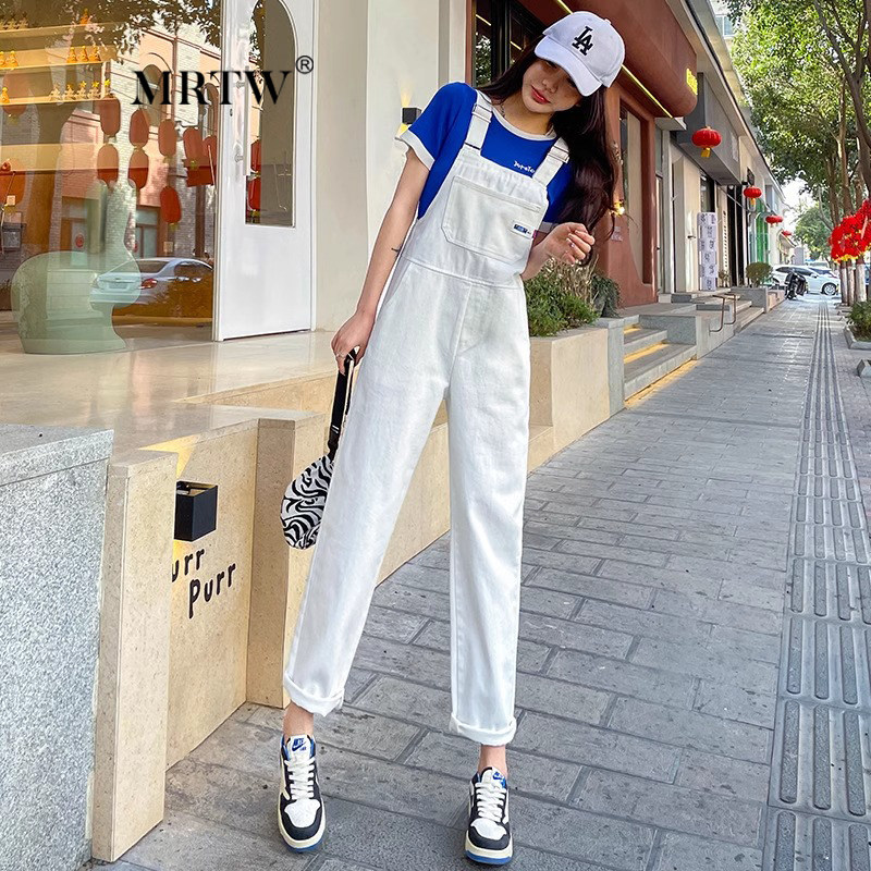 白色牛仔背带裤女2024春秋新款网红宽松减龄显瘦直V筒阔腿连体长