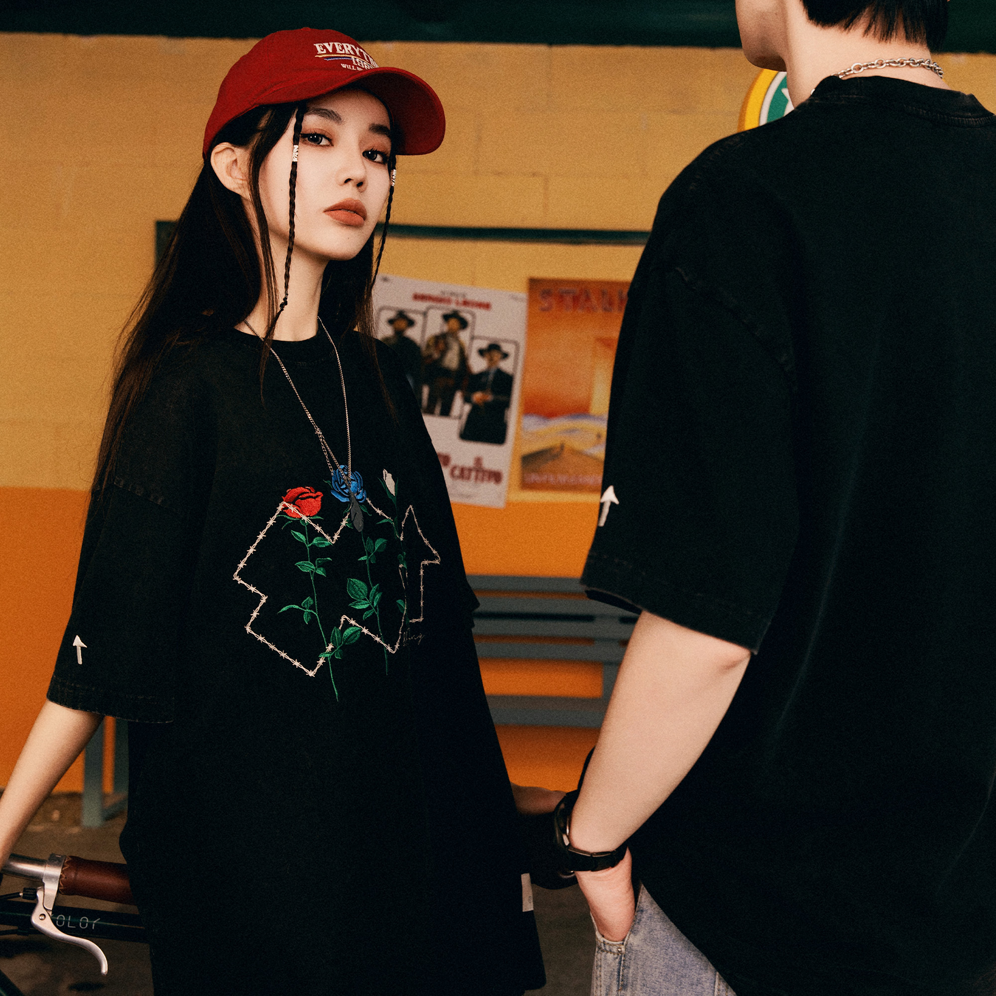 88rising短袖变异玫瑰花刺绣T恤