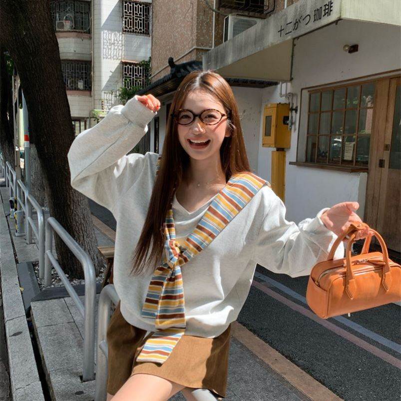 慵懒风复古灰色V领长袖卫衣女秋季款休闲宽松显瘦百搭假两件上衣