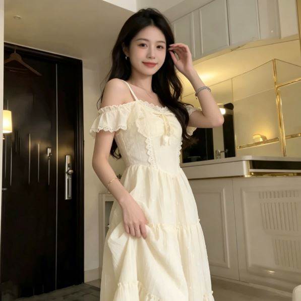 温柔风吊带连衣裙女夏法式茶歇飞飞袖杏色蕾丝花边一字领A字长裙