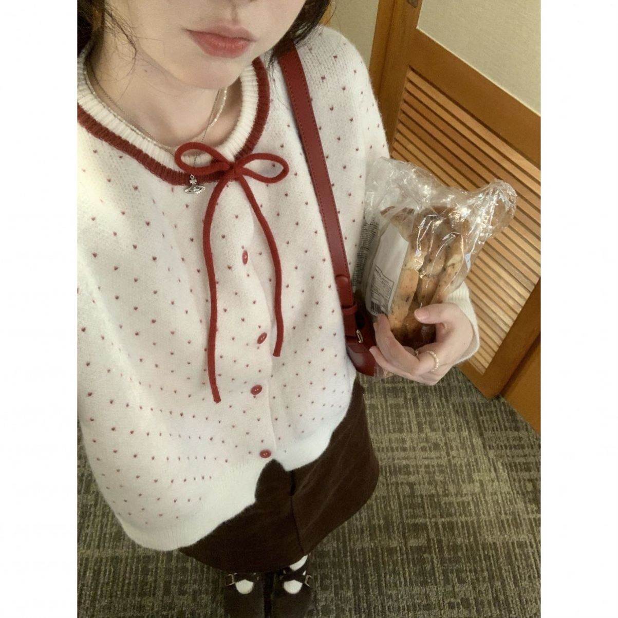 红色波点外搭短款毛衣外套女秋冬新款韩系小个子针织开衫上衣