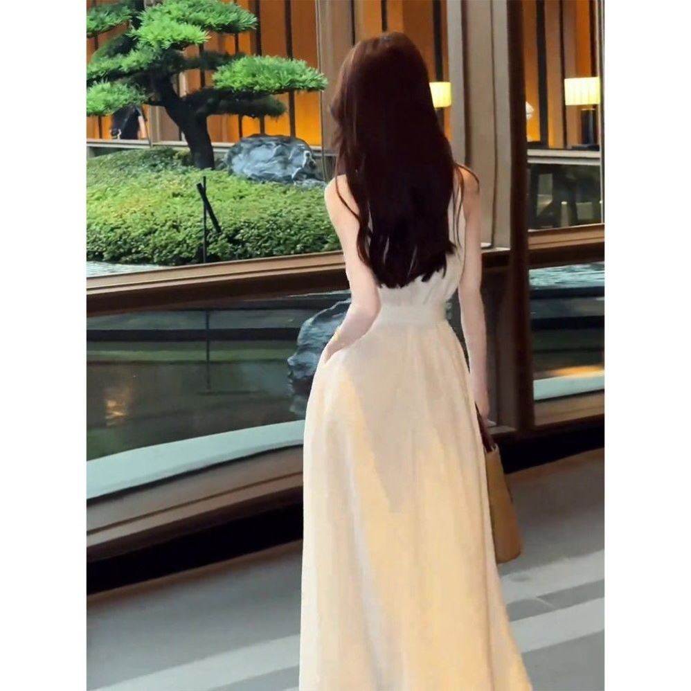 今年流行老钱风无袖白色连衣裙子女夏季新款气质收腰显瘦绝美长裙