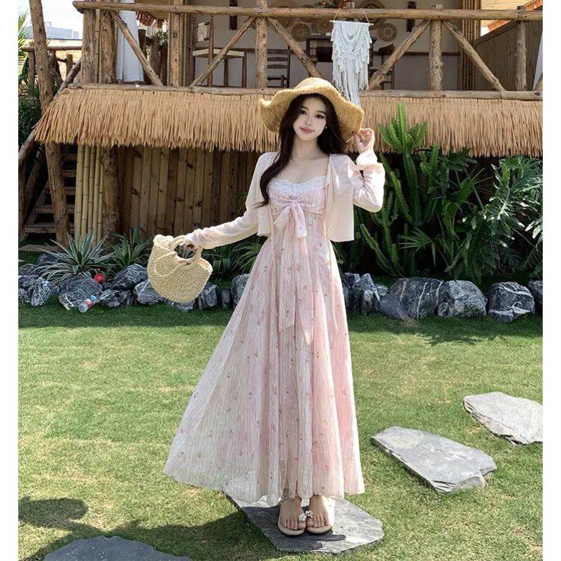 法式温柔风碎花吊带连衣裙套装女夏季短款防晒开衫收腰显瘦连衣裙