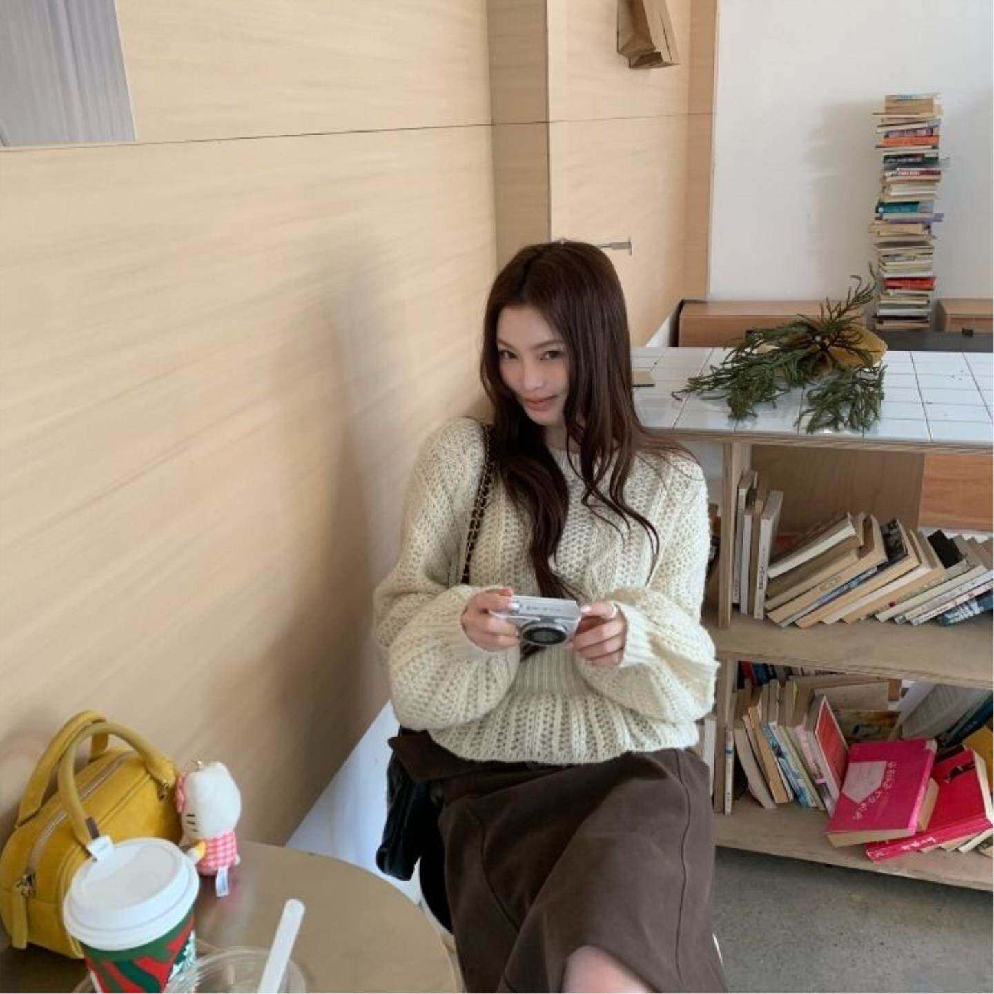 春夏韩系穿搭粗线收腰套头毛衣女宽松慵懒风高级感内搭打底针织衫