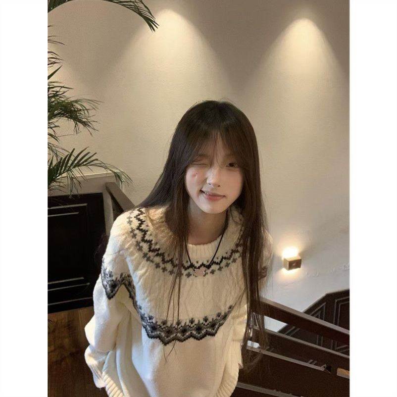 费尔岛白色圆领针织毛衣女慵懒风秋冬套头绞花保暖衣