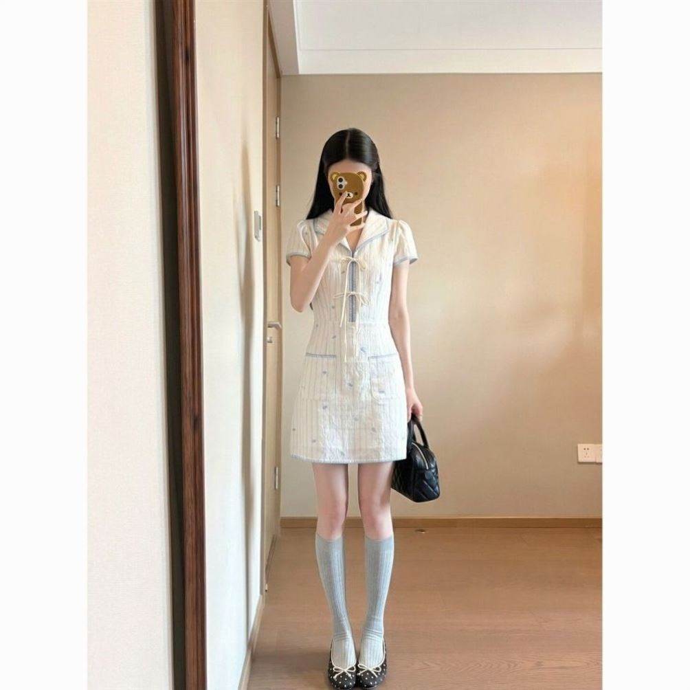 法式复古翻领V领蝴蝶结绣花连衣裙女夏季新款短袖系带气质A字短裙