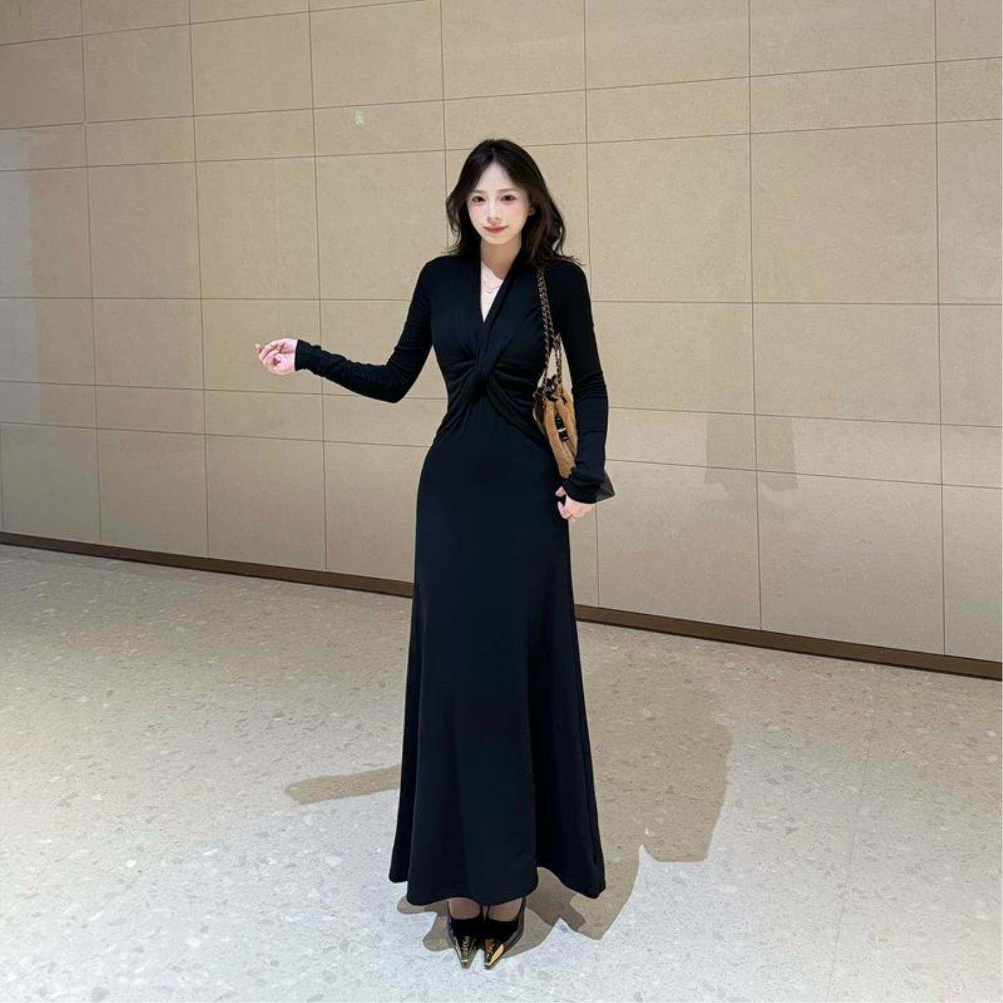 美拉德风春秋加绒长裙设计感连衣裙显瘦气质轻奢针织收腰大摆裙