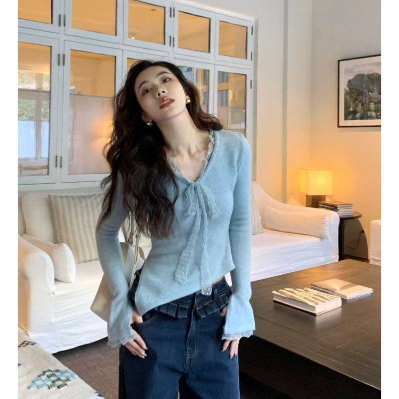 不规则蓝色V领蕾丝系带长袖T恤女早春季修身温柔风内搭喇叭袖上衣