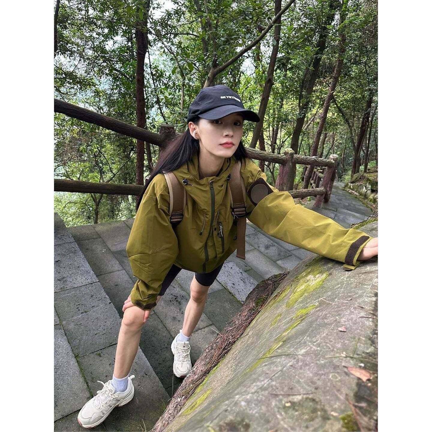 美式复古连帽冲锋衣2026早秋季新款宽松韩版学生百搭运动外套女