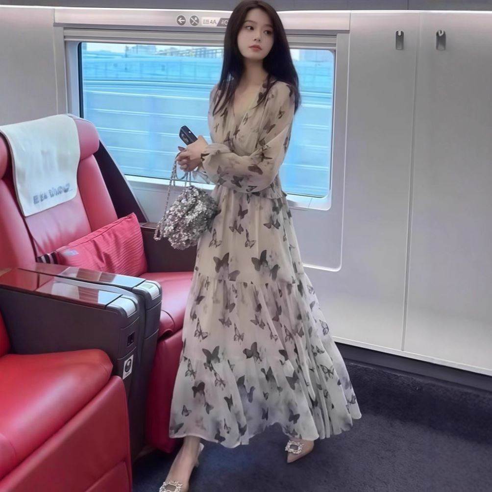 蝴蝶碎花连衣裙女夏2026新款法式V领水墨印花长袖收腰显瘦长裙子