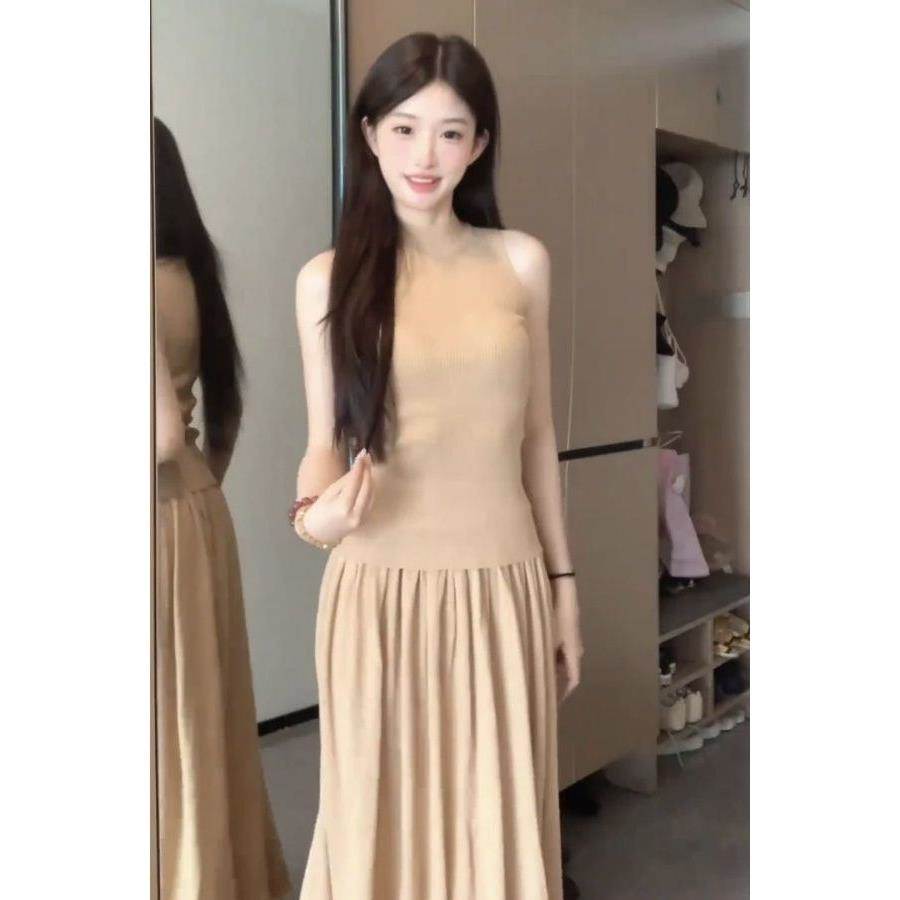 慵懒卡其色高领无袖针织背心女夏季修身半身裙清纯系松弛感两件套