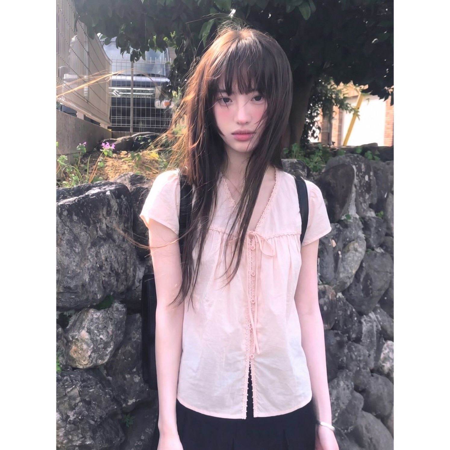 粉色V领花边压褶衬衫女夏季设计感系带甜美棉上衣女