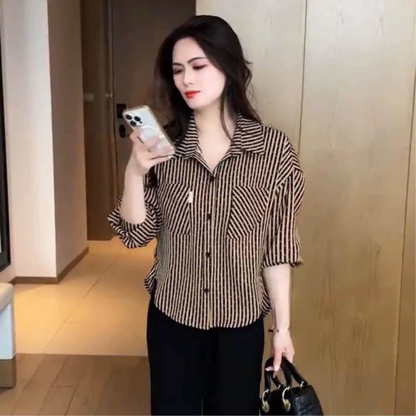时尚宽松秋冬新款显瘦百搭春季条纹衬衫洋气长袖上衣小衫女士显瘦