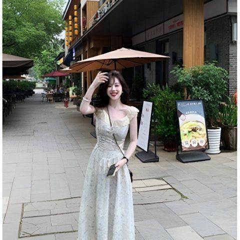 甜美风蕾丝花边小飞袖连衣裙女夏季新款收腰碎花长裙子