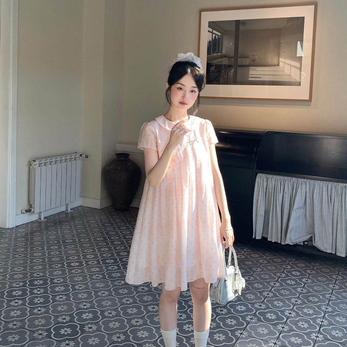 少女风宽松粉色波点娃娃裙女双层翻领蝴蝶结泡泡袖遮肉A字中短裙