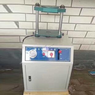 15T 电动脱模器 根据试筒的大小 将相应尺寸的脱模板固定在顶板上