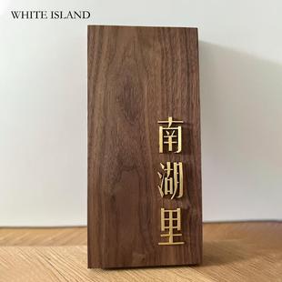 定制入户胡桃木镶嵌铜字门牌实木刻字金属黄铜嵌字标识牌挂牌子