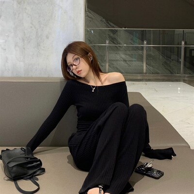 superniniyy 纸片人清冷感显瘦坑条露肩套装长袖针织衫宽松阔腿裤