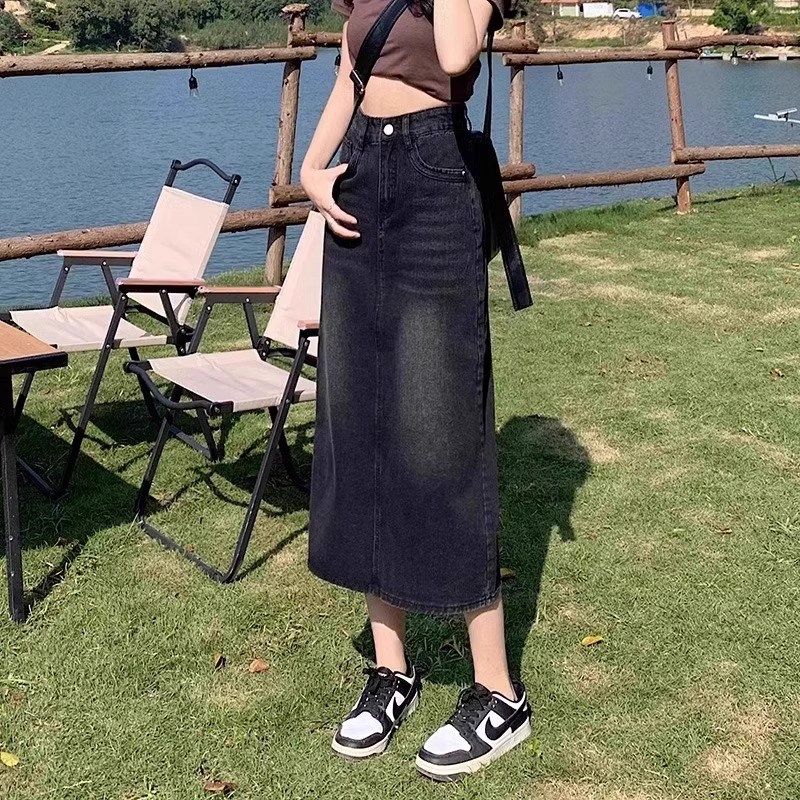 大码女装胖妹妹mm黑灰色牛仔裙2023秋季高腰宽松显瘦后开叉半身裙