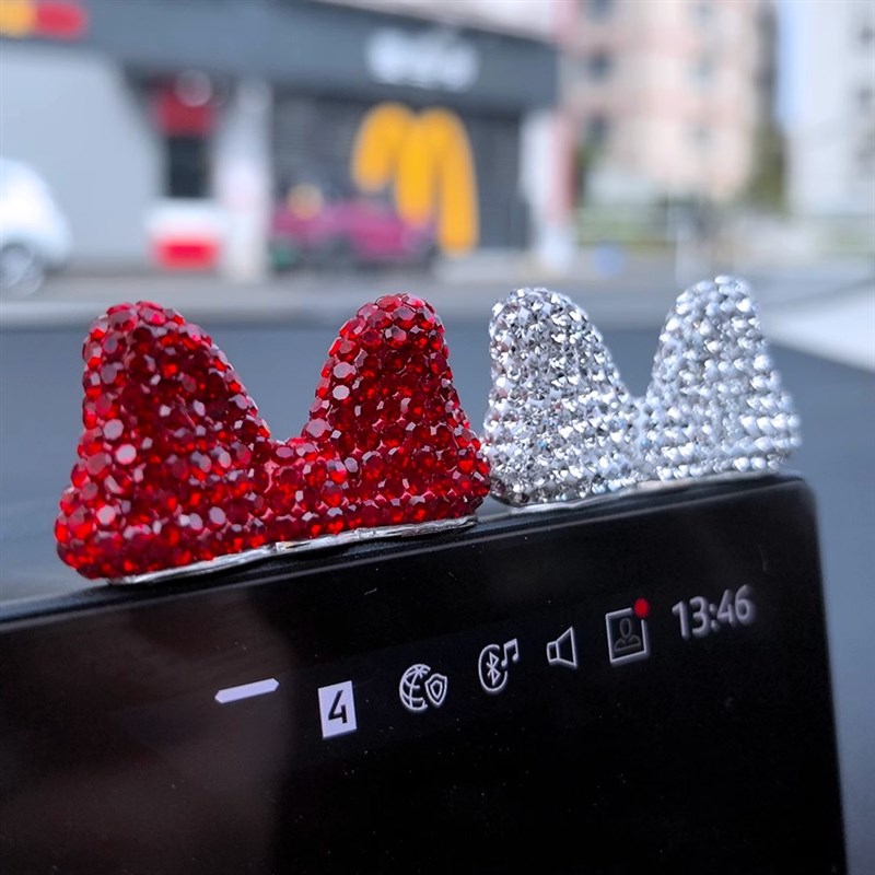 高级感汽车摆件公主镶钻蝴蝶结车载显示屏中控趴趴迷你小摆件饰品