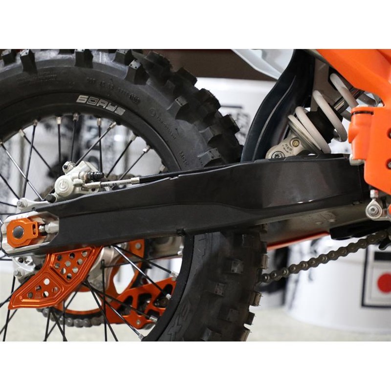 适用KTM502款EXC/XCW F125-500 24款恒舰Z300后平叉保护板防撞罩