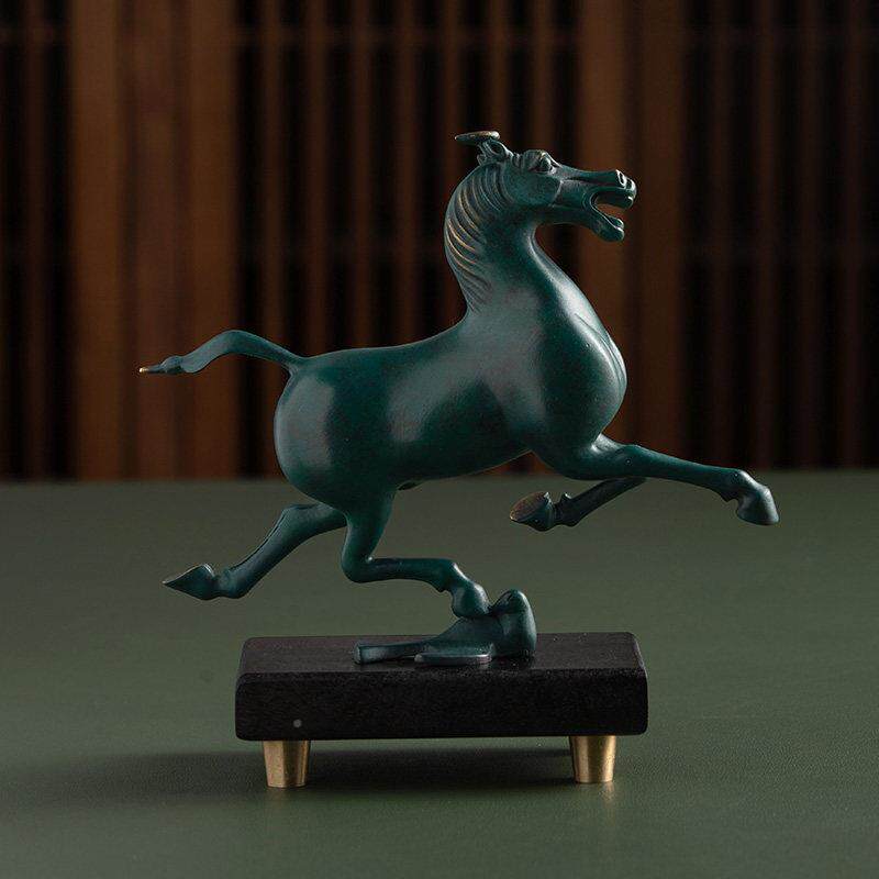 马踏飞青燕摆件仿古铜器奔马超龙雀铜马到成办功客厅公室CEC桌面