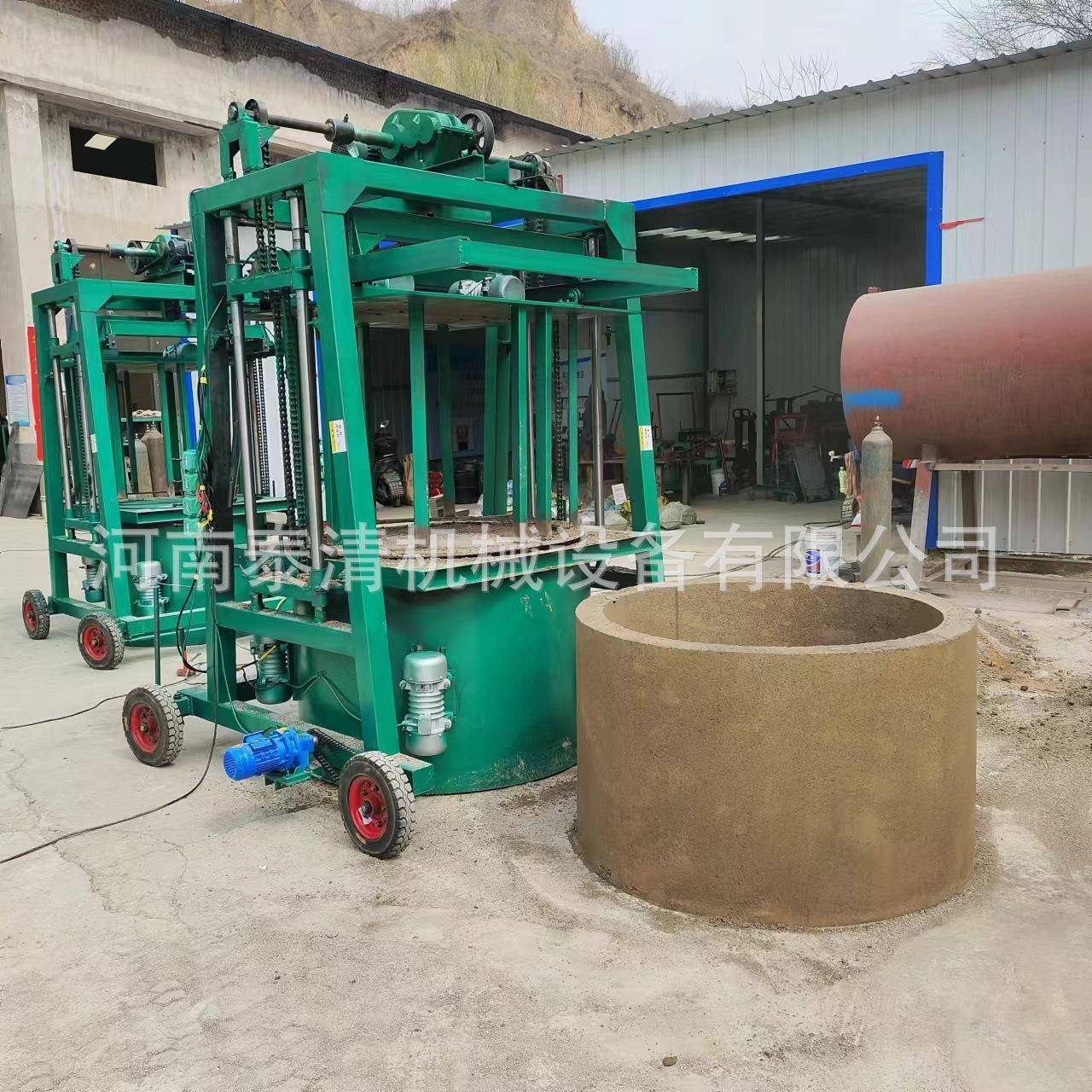 水泥混凝土T型渠U型槽成型机行走式水泥管子成型机预制机管道机