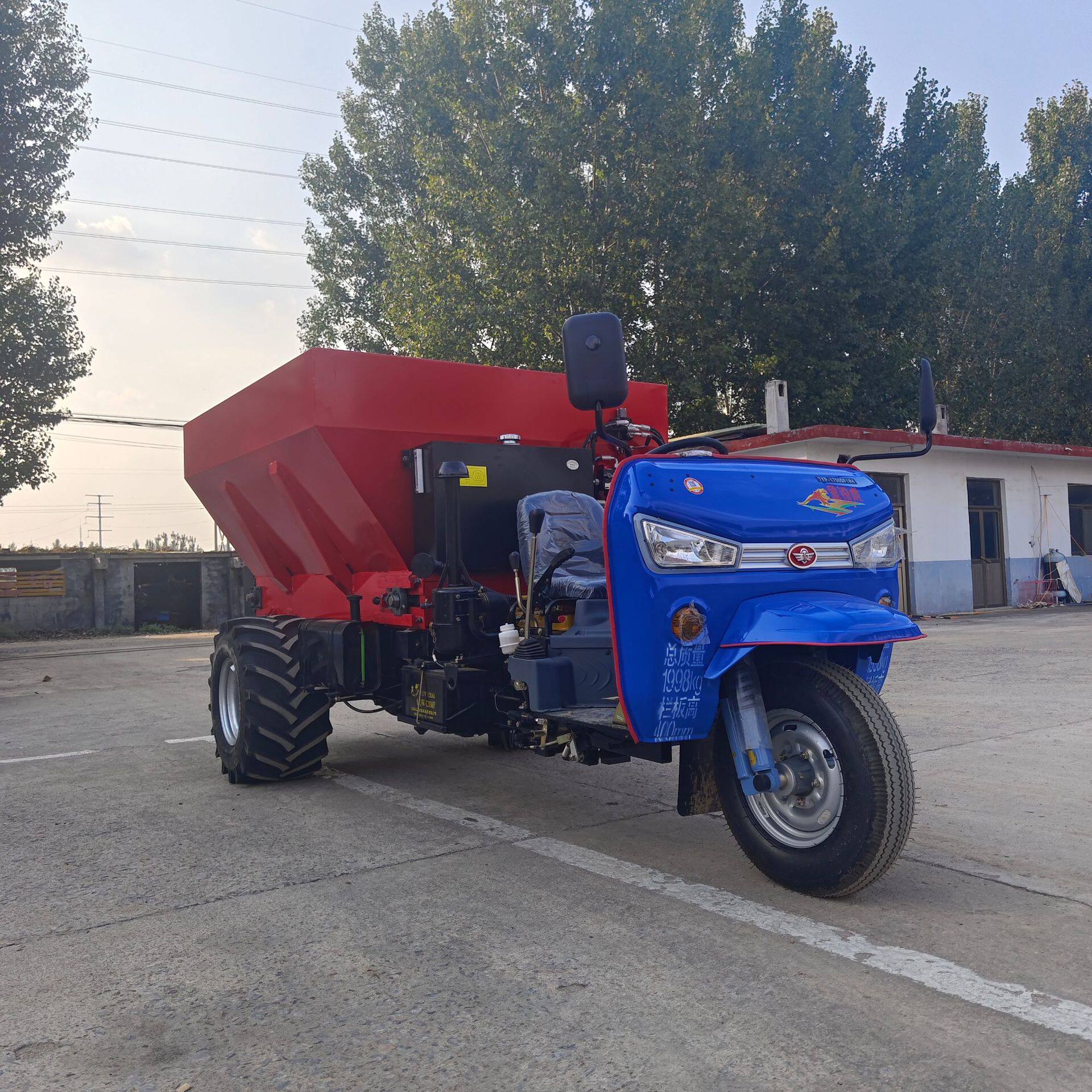 5方履带撒肥车 三轮有机肥撒肥机 农用多功能抛粪车 小型撒粪车