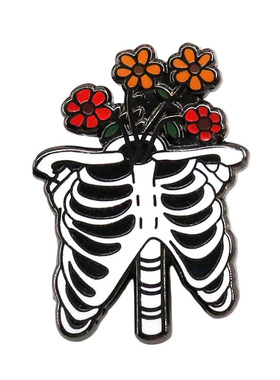治愈风珐琅徽章人体胸腔骨骼和鲜花反差设计 硬核与温柔并存徽章