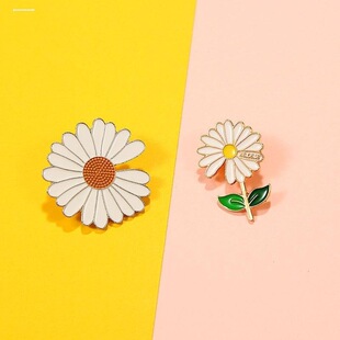 权志龙新品同款反战小雏菊胸针太阳花缺口徽章po刺针情侣配饰品