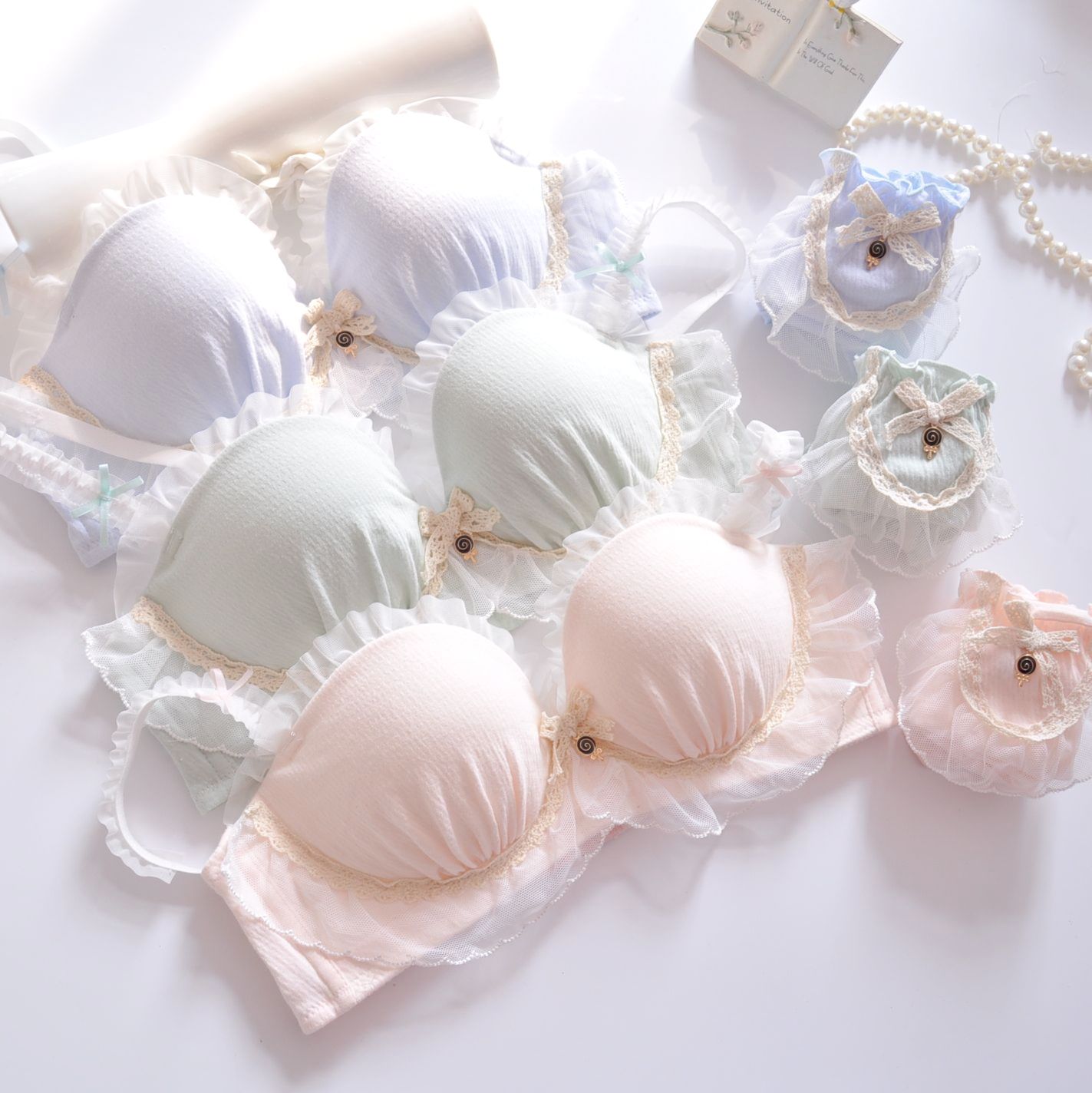 日系女生小清新无钢圈聚拢内衣厚杯刺绣可爱少女甜美文胸套装 - 封面