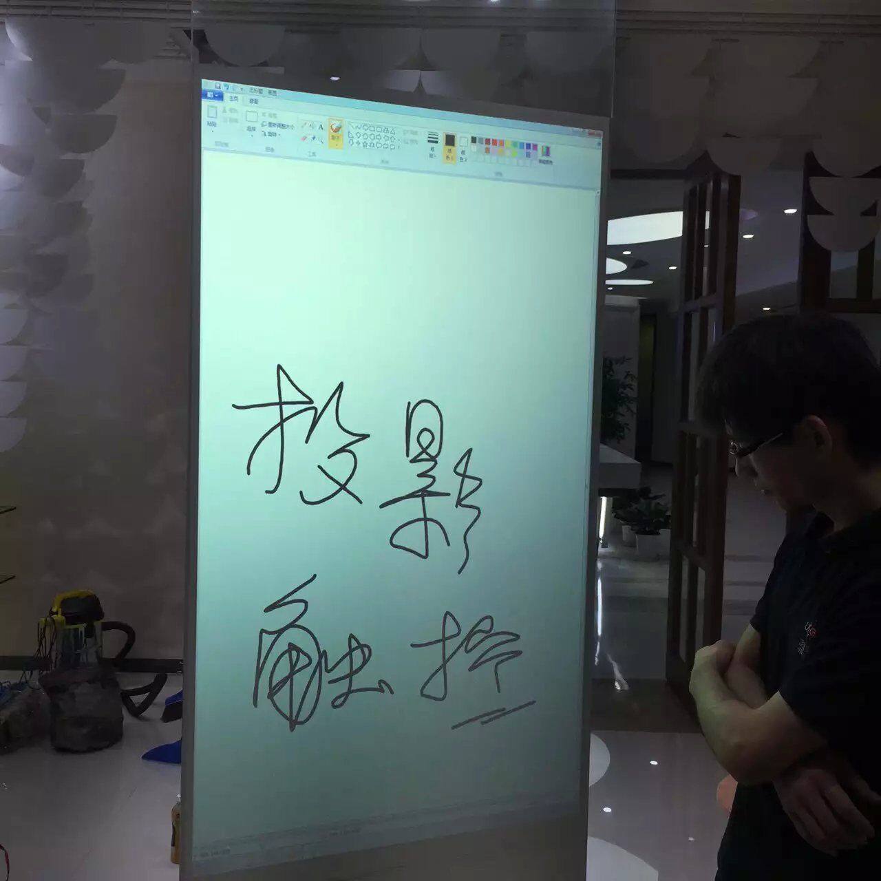 热卖32/43/50/p55寸高灵敏防水电容纳米触摸膜全息投影互动橱窗