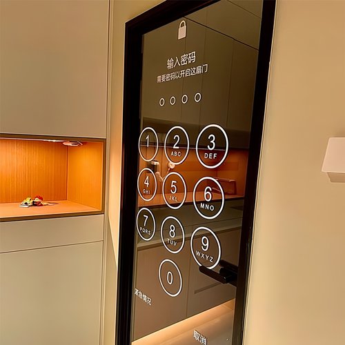 我给我的厨房门加了密码锁贴纸